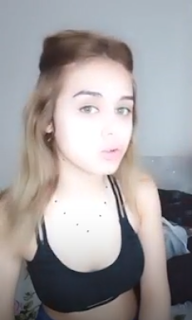 Tiktokçu eleman liseli çıtır sevgilisinin önce üstünü çıkarıyor sonrada ağzına veriyor bomba video