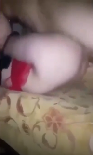 Hayvan Gibi Kilolu Herif İncecik Dal Gibi Kızın Üstünde Hayvan Gibi Zıplıyor Kız Adamın Altında Avaz Avaz Bağırıyor Ama Azgınlığını Doyuramayıp”iyice Gir İyice Girr Kökle”diyor(Kulaklıkla Dinleyin Kadın Çok Bağırıyor)!